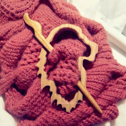 Spilla in legno per scialle - Leone