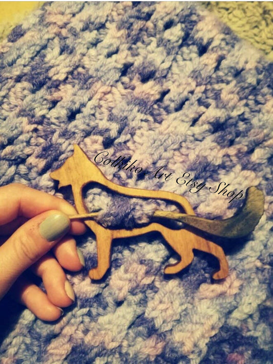 Spilla in legno per scialle - Cane Lupo