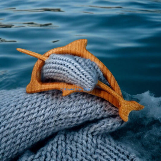 Spilla in legno per scialle - Delfino