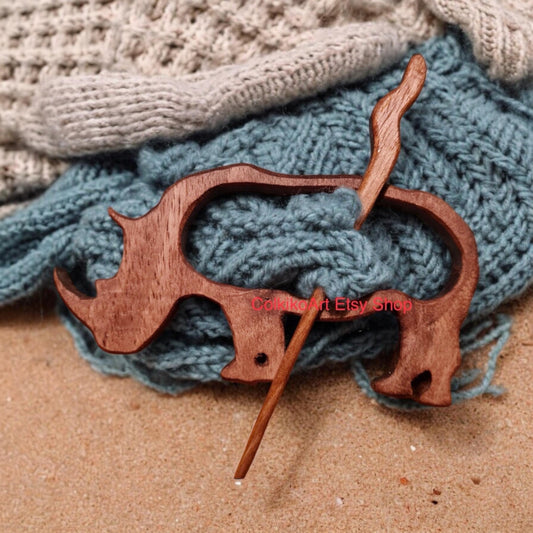 Spilla in legno per scialle - Rinoceronte