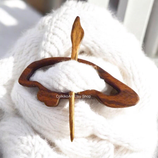 Spilla in legno per scialle - Lamantino