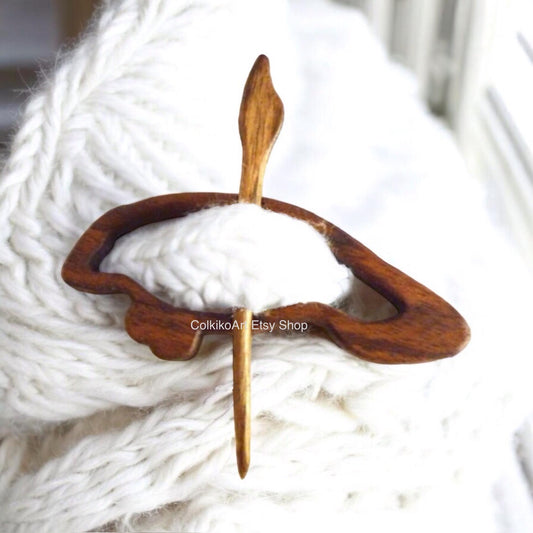 Spilla in legno per scialle - Lamantino