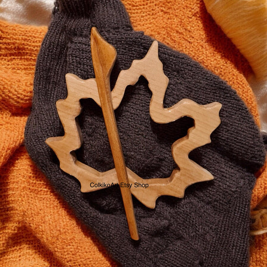 Spilla in legno per scialle - Foglia d'acero