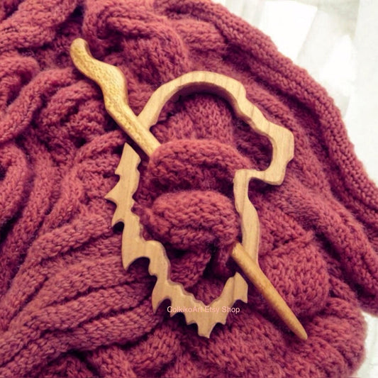 Spilla in legno per scialle - Leone