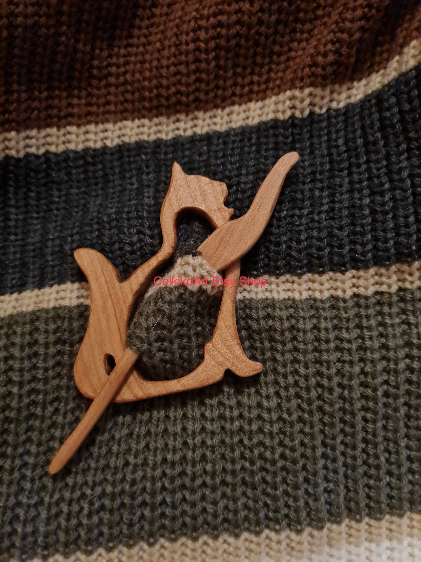 Kitten Wooden Shawl Pin, Wood Brooch, Wood Scarf Pin, Women Gift, Baby girl gift,Eco friendly Accessory, Jewlery, love, geart pin, brooch