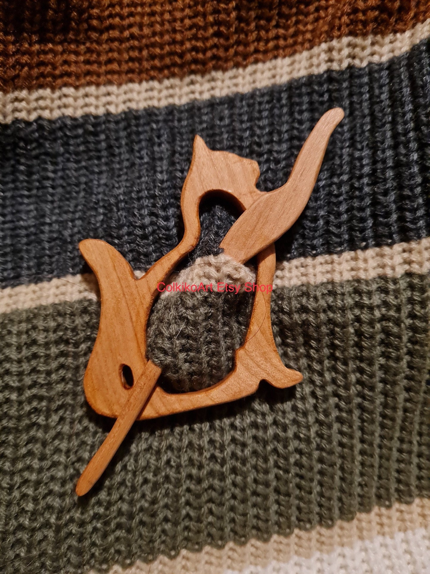 Kitten Wooden Shawl Pin, Wood Brooch, Wood Scarf Pin, Women Gift, Baby girl gift,Eco friendly Accessory, Jewlery, love, geart pin, brooch