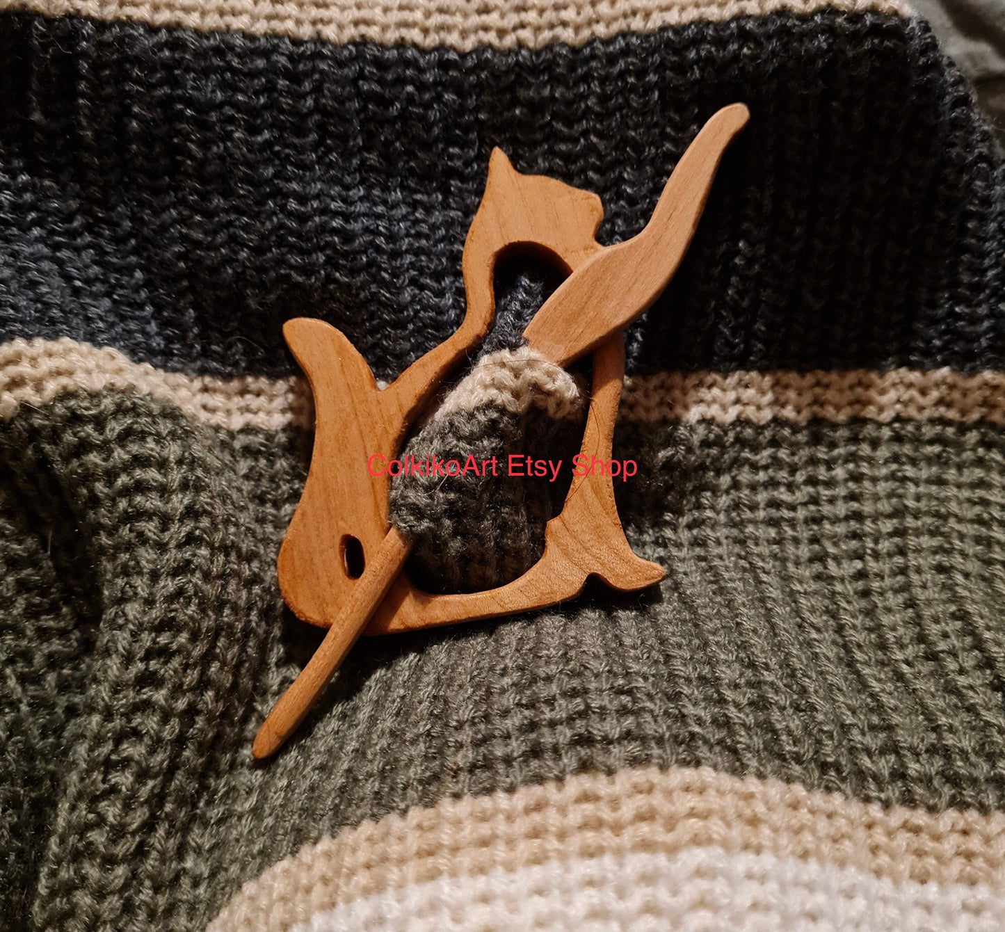 Kitten Wooden Shawl Pin, Wood Brooch, Wood Scarf Pin, Women Gift, Baby girl gift,Eco friendly Accessory, Jewlery, love, geart pin, brooch