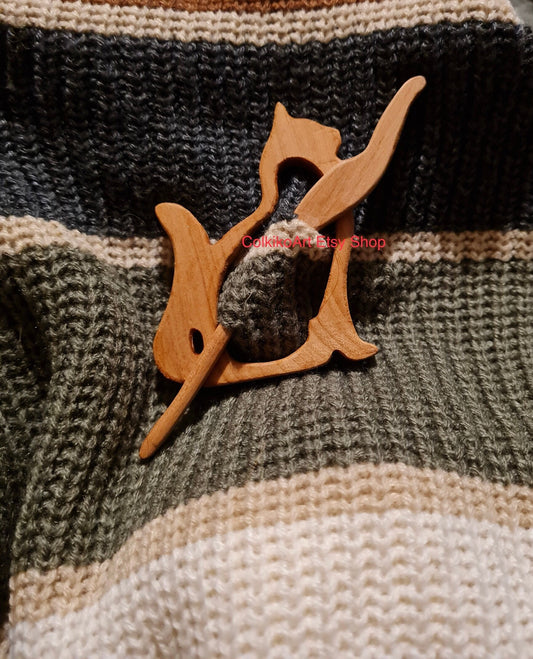 Kitten Wooden Shawl Pin, Wood Brooch, Wood Scarf Pin, Women Gift, Baby girl gift,Eco friendly Accessory, Jewlery, love, geart pin, brooch