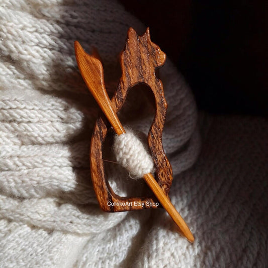Cat lover Wooden Shawl Pin, Wood Brooch, Wood Scarf Pin, Women Gift, kittens,Eco friendly Accessory, Jewlery, love, geart pin, brooch